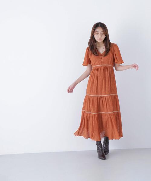 NATURAL BEAUTY BASIC(ナチュラルビューティーベーシック)の「◇Vネックプリーツワンピース(ワンピース・レディース・ダークブラウン/オフホワイト/オレンジ・P/S/MEDIUM)」の17枚目の写真
