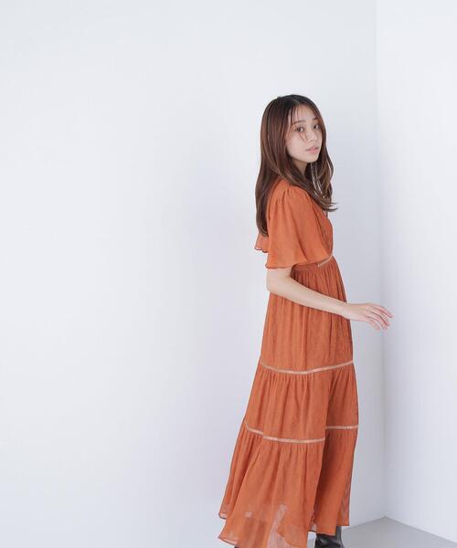 NATURAL BEAUTY BASIC(ナチュラルビューティーベーシック)の「◇Vネックプリーツワンピース(ワンピース・レディース・ダークブラウン/オフホワイト/オレンジ・P/S/MEDIUM)」の18枚目の写真