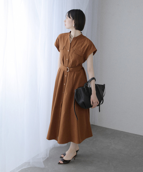 La TOTALITE(ラトータリテ)の「【洗える】ポケットフレンチスリーブシャツワンピース(ワンピース・レディース・ダークブルー/ブラウン/ベージュ・36/38)」の4枚目の写真