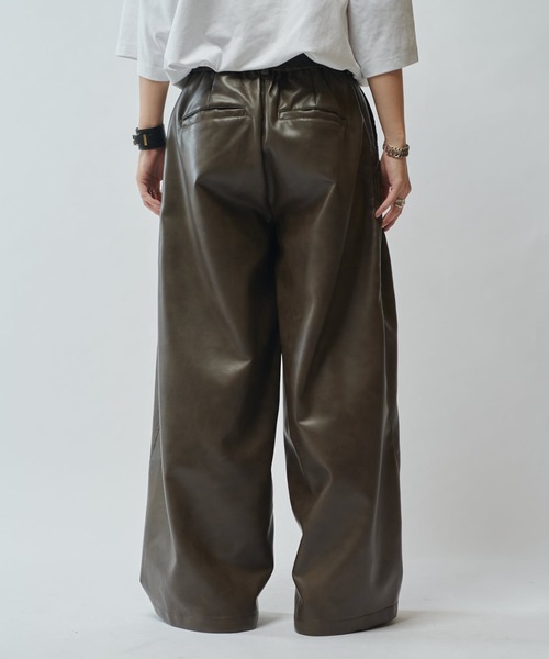 Lui's(ルイス)の「【SURJENT】 シンセティックレザーワイドストレートパンツ(その他パンツ・メンズ・ブラック/ブラウン・2/1)」の13枚目の写真