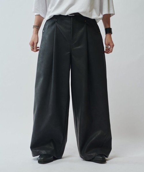 Lui's(ルイス)の「【SURJENT】 シンセティックレザーワイドストレートパンツ(その他パンツ・メンズ・ブラック/ブラウン・2/1)」の3枚目の写真