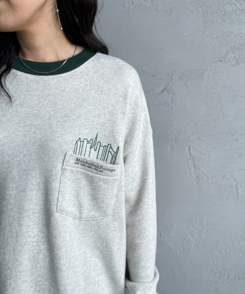 Manhattan Portage（マンハッタンポーテージ）の「[MANHATTAN PORTAGE] 別注 ポケット刺繍 リンガー クルーネックスウェット（スウェット・レディース・オートミール/ネイビー/ブラック・L/M/S/XL）」の18枚目の写真