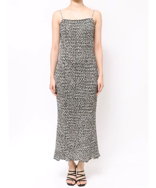 OUNNOUN（オウンノウン）の「【OUNNOUN】シュリンクシャーリングキャミワンピース（ワンピース・レディース・ブラック/ライム/ピンク・FREE）」の16枚目の写真