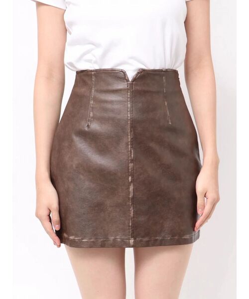 EMODA(エモダ)の「カーブウエストミニスカート(スカート・レディース・ブラウン/ブラック・SMALL/MEDIUM)」の2枚目の写真