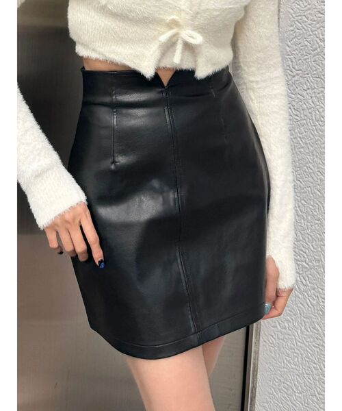 EMODA(エモダ)の「カーブウエストミニスカート(スカート・レディース・ブラウン/ブラック・SMALL/MEDIUM)」の3枚目の写真