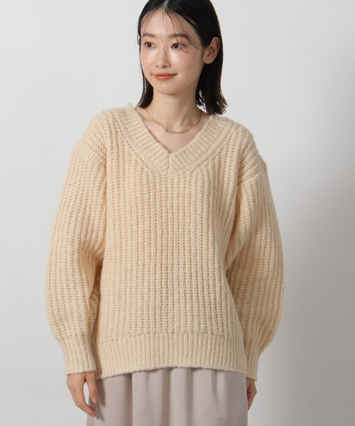 LAKOLE（ラコレ）の「3.5ゲージVネックニットプルオーバー / 577993（ニット/セーター・レディース・ブラウン/レッド/グレー/アイボリー・FREE）」の2枚目の写真