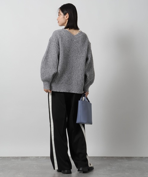 LAKOLE（ラコレ）の「3.5ゲージVネックニットプルオーバー / 577993（ニット/セーター・レディース・ブラウン/レッド/グレー/アイボリー・FREE）」の19枚目の写真