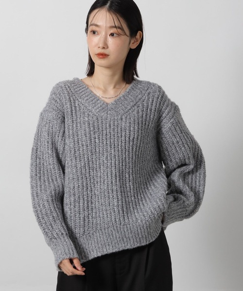 LAKOLE（ラコレ）の「3.5ゲージVネックニットプルオーバー / 577993（ニット/セーター・レディース・ブラウン/レッド/グレー/アイボリー・FREE）」の21枚目の写真