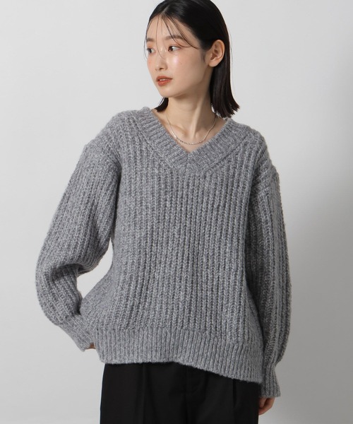 LAKOLE（ラコレ）の「3.5ゲージVネックニットプルオーバー / 577993（ニット/セーター・レディース・ブラウン/レッド/グレー/アイボリー・FREE）」の16枚目の写真