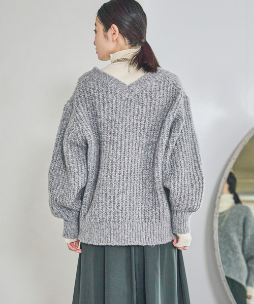 LAKOLE（ラコレ）の「3.5ゲージVネックニットプルオーバー / 577993（ニット/セーター・レディース・ブラウン/レッド/グレー/アイボリー・FREE）」の15枚目の写真