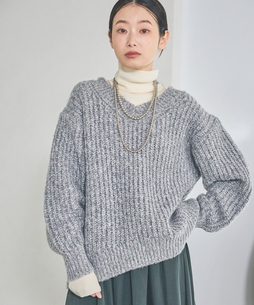 LAKOLE（ラコレ）の「3.5ゲージVネックニットプルオーバー / 577993（ニット/セーター・レディース・ブラウン/レッド/グレー/アイボリー・FREE）」の12枚目の写真