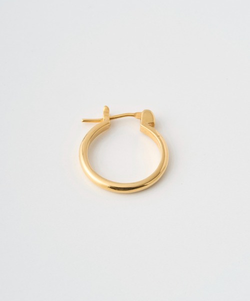 Juha(ユハ)の「PIERCE - FLAT - GOLD(ピアス(片耳用)・メンズ・ゴールド・FREE)」の1枚目の写真