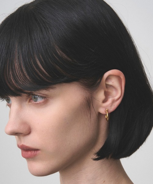 Juha(ユハ)の「PIERCE - FLAT - GOLD(ピアス(片耳用)・メンズ・ゴールド・FREE)」の2枚目の写真