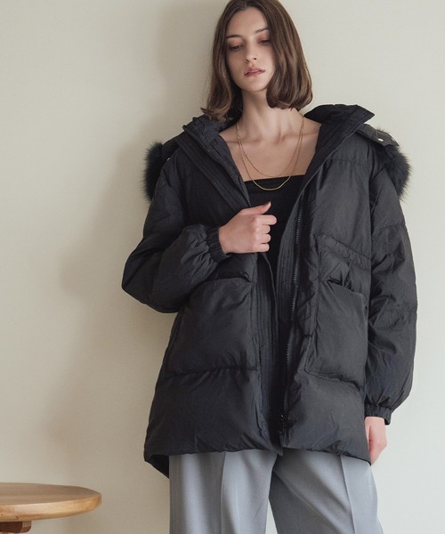 LOWO(ロワ)の「フォックスファー付き フーデッド ダウンコート(ダウンジャケット/コート・レディース・ブラック/アイボリー/ライトグレー・FREE)」の5枚目の写真