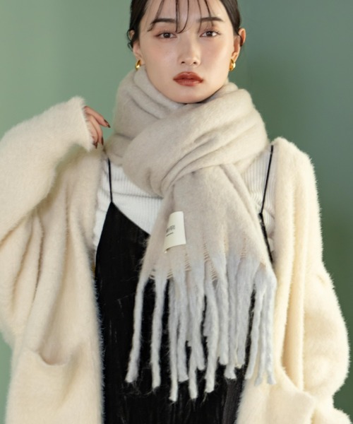 hinari(ヒナリ)の「MIXフリンジマフラー(マフラー・レディース・ピンク/グレー/クリーム/アイボリー・FREE)」の11枚目の写真