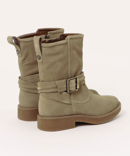 Clarks（クラークス）の「Clarks クラークス NELLA MID レディースブーツ エンジニア ミドルブーツ(ネラミッド) 26182890 ダークサンドスエード（ブーツ・レディース・ベージュ・23.5cm/24.0cm/23.0cm）」の2枚目の写真