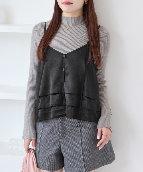 VIS（ビス）の「【WEB限定】サテンフリルビスチェ/2WAY（キャミソール・レディース・ブラック/ブラウン系その他/ベージュ系その他・FREE）」の2枚目の写真