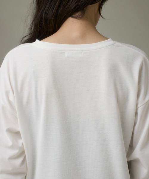 I.T.'S international(イッツインターナショナル)の「オーバーサイズロングTシャツ(Tシャツ/カットソー・レディース・ホワイト/ネイビー/ブラック・フリー)」の21枚目の写真