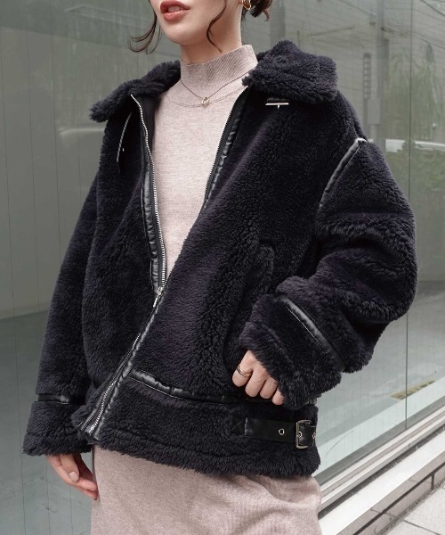 CORNERS(コーナーズ)の「ボアオーバーサイズフライトジャケット(ムートンコート・レディース・アイボリー/ブラック・M)」の8枚目の写真