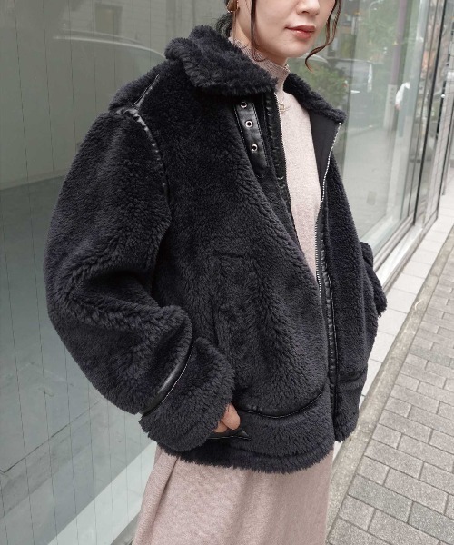 CORNERS(コーナーズ)の「ボアオーバーサイズフライトジャケット(ムートンコート・レディース・アイボリー/ブラック・M)」の9枚目の写真