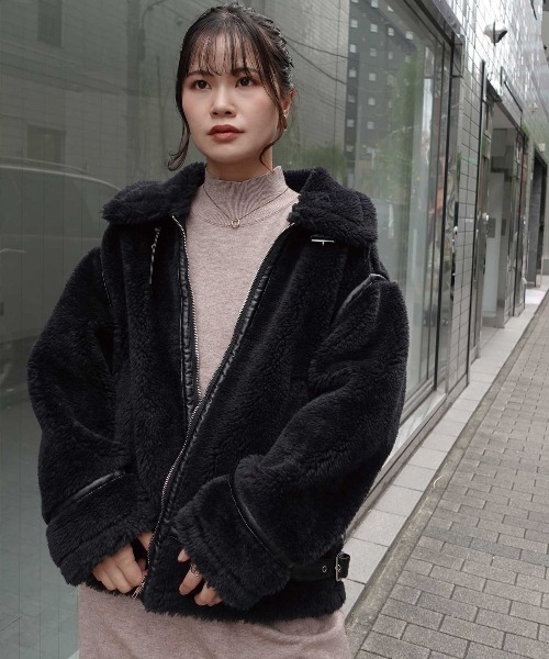 CORNERS(コーナーズ)の「ボアオーバーサイズフライトジャケット(ムートンコート・レディース・アイボリー/ブラック・M)」の10枚目の写真