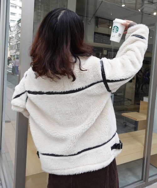 CORNERS(コーナーズ)の「ボアオーバーサイズフライトジャケット(ムートンコート・レディース・アイボリー/ブラック・M)」の13枚目の写真