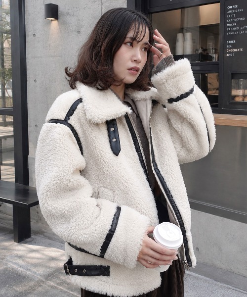 CORNERS(コーナーズ)の「ボアオーバーサイズフライトジャケット(ムートンコート・レディース・アイボリー/ブラック・M)」の13枚目の写真