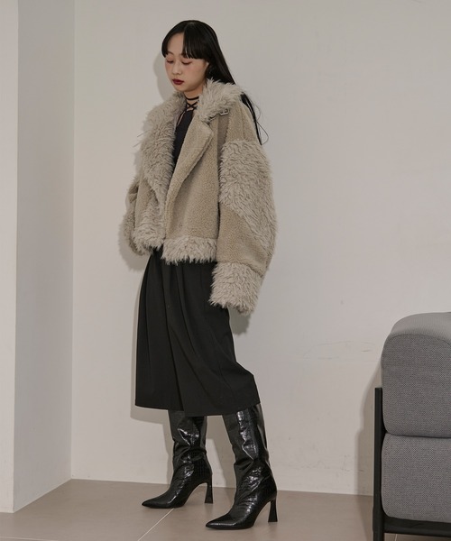 Ezick(エジック)の「docking faux fur coat ボアドッキングフォックスファーコート(ブルゾン・レディース・アイボリー/チャコール・FREE)」の6枚目の写真
