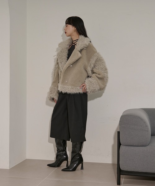 Ezick(エジック)の「docking faux fur coat ボアドッキングフォックスファーコート(ブルゾン・レディース・アイボリー/チャコール・FREE)」の5枚目の写真