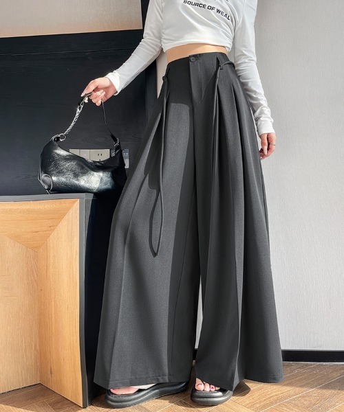ReRe(リリ)の「プリーツ風ワイドパンツ(その他パンツ・レディース・ベージュ/グレー/ブラック・MEDIUM/LARGE/X-LARGE)」の1枚目の写真