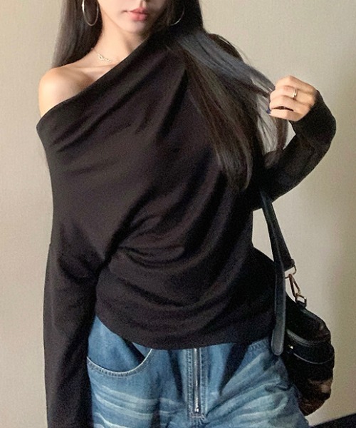 FREE STYLISTS(フリー スタイリスト)の「YUGA_YGMC Half-shoulder draped top(Tシャツ/カットソー・レディース・ライトグレー/オートミール/ブラック・FREE)」の2枚目の写真