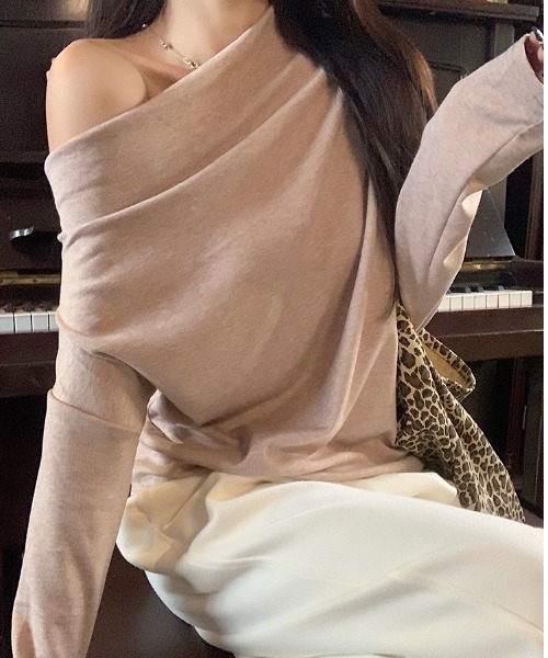 FREE STYLISTS(フリー スタイリスト)の「YUGA_YGMC Half-shoulder draped top(Tシャツ/カットソー・レディース・ライトグレー/オートミール/ブラック・FREE)」の22枚目の写真