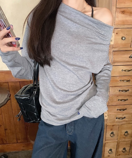 FREE STYLISTS(フリー スタイリスト)の「YUGA_YGMC Half-shoulder draped top(Tシャツ/カットソー・レディース・ライトグレー/オートミール/ブラック・FREE)」の17枚目の写真