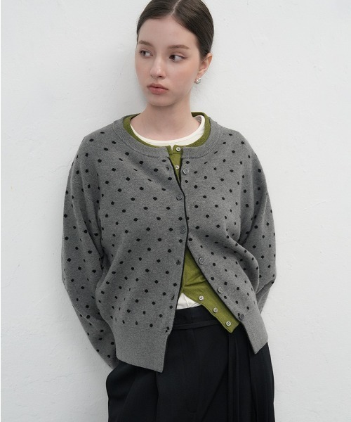 GENERAL IDEA（ジェネラルアイデア）の「semi loose fit dot cardigan セミルーズドットカーディガン（カーディガン/ボレロ・レディース・オリーブ/ブラック/チャコール・L/M/S）」の14枚目の写真