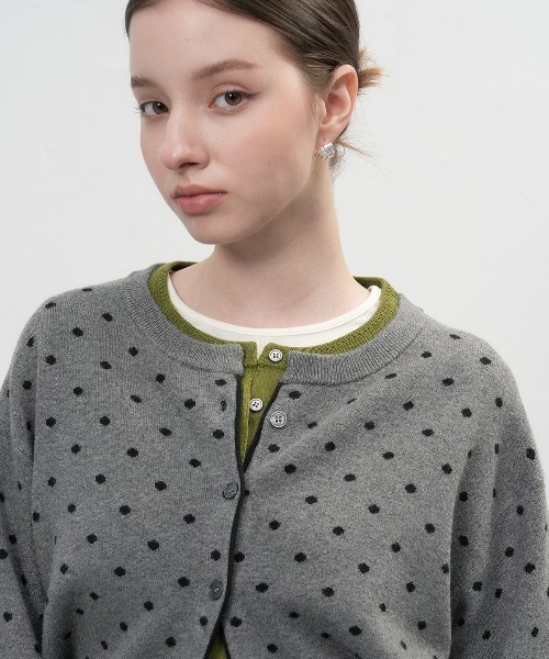 GENERAL IDEA（ジェネラルアイデア）の「semi loose fit dot cardigan セミルーズドットカーディガン（カーディガン/ボレロ・レディース・オリーブ/ブラック/チャコール・L/M/S）」の13枚目の写真