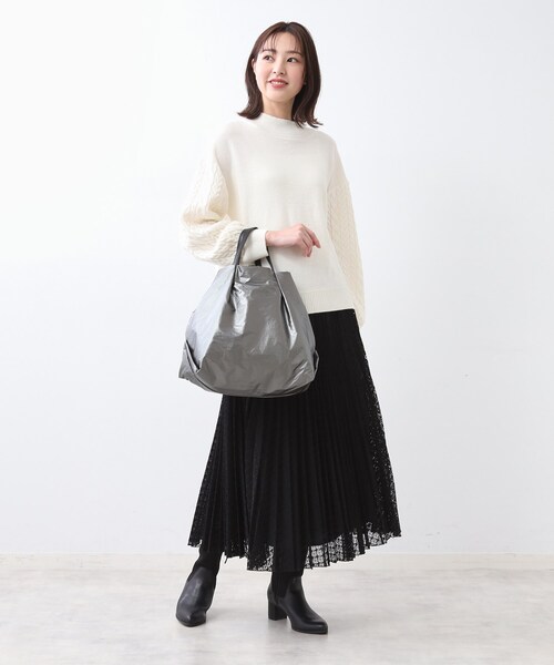 Reflect(リフレクト)の「【しっかり収納/小旅行に◎/インナーバッグ入り/ショルダー付き】2WAYナイロンバッグ(トートバッグ・レディース・チャコールグレー/ブラック・00)」の4枚目の写真