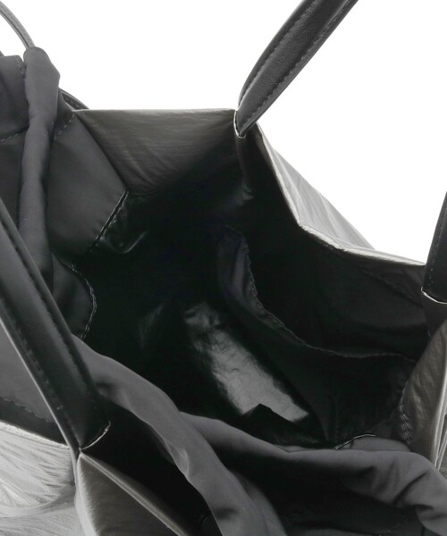 Reflect(リフレクト)の「【しっかり収納/小旅行に◎/インナーバッグ入り/ショルダー付き】2WAYナイロンバッグ(トートバッグ・レディース・チャコールグレー/ブラック・00)」の16枚目の写真