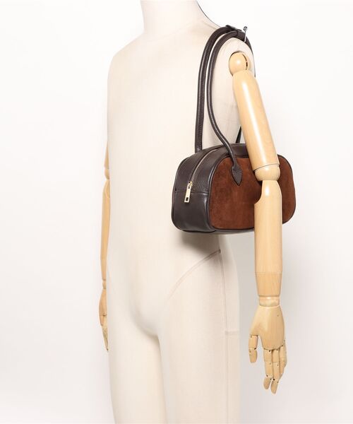 AULENTTI（オウレンティ）の「スエード×レザーボストン（ショルダーバッグ・レディース・ブラウン・FREE）」の22枚目の写真