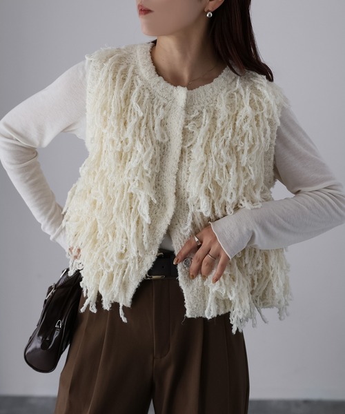 Riberry（リベリー）の「フリンジニットベスト（ベスト・レディース・ブラウン/チャコールグレー/アイボリー・FREE）」の2枚目の写真
