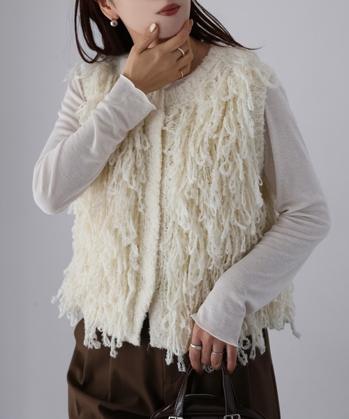 Riberry（リベリー）の「フリンジニットベスト（ベスト・レディース・ブラウン/チャコールグレー/アイボリー・FREE）」の4枚目の写真