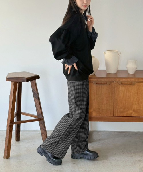 Jewelobe(ジュエローブ)の「バックディープVネックボリュームウラゲプルオーバー(スウェット・レディース・グレー/ブラック・FREE)」の20枚目の写真