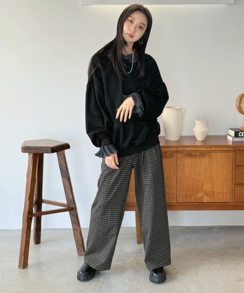 Jewelobe(ジュエローブ)の「バックディープVネックボリュームウラゲプルオーバー(スウェット・レディース・グレー/ブラック・FREE)」の22枚目の写真