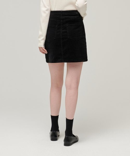 MUSINSA STANDARD WOMAN（ムシンサスタンダードウーマン）の「レディースコーデュロイミニスカート[ブラック]（スカート・レディース・その他・SMALL/MEDIUM/LARGE/X-SMALL）」の2枚目の写真