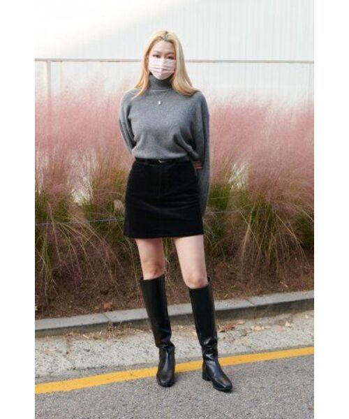 MUSINSA STANDARD WOMAN（ムシンサスタンダードウーマン）の「レディースコーデュロイミニスカート[ブラック]（スカート・レディース・その他・SMALL/MEDIUM/LARGE/X-SMALL）」の16枚目の写真