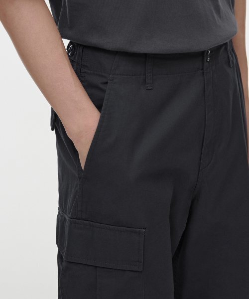 MUSINSA STANDARD（ムシンサスタンダード）の「コットンパラシュートカーゴパンツ[ダークグレー]（スウェットパンツ・メンズ・その他・40/38/42/36/27/28/29/34/32/30/31/33/26）」の4枚目の写真