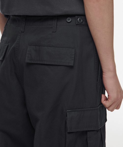 MUSINSA STANDARD（ムシンサスタンダード）の「コットンパラシュートカーゴパンツ[ダークグレー]（スウェットパンツ・メンズ・その他・40/38/42/36/27/28/29/34/32/30/31/33/26）」の7枚目の写真