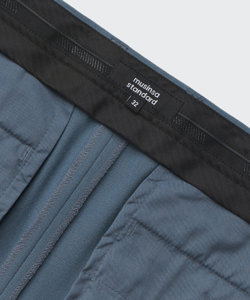 MUSINSA STANDARD（ムシンサスタンダード）の「テーパード隠しバンディングクロップドスラックス[ダスティブルー]（スラックス・メンズ・その他・33/26/27/28/29/42/36/34/32/30/31/40/38）」の4枚目の写真