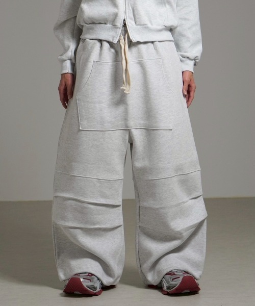 Chikashitsu +（チカシツプラス）の「【Chikashitsu +】heavy weight cotton design sweat pants / 【チカシツプラス】ヘビーウェイトコットンデザインスウェットパンツ（スウェットパンツ・メンズ・杢グレー/グレー/ブラック・ONE SIZE）」の3枚目の写真