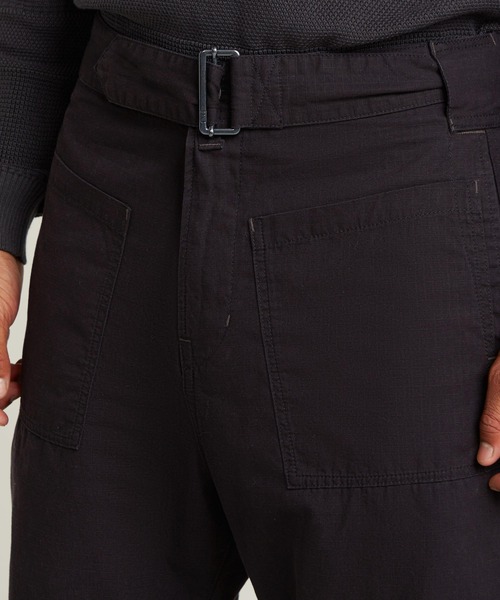 G-STAR（ジースター）の「Fatigue Pants Relaxed Tapered/ミリタリーディテールリラックステーパードファティーグパンツ/ベルトユーティリティパンツ（カーゴパンツ・メンズ・ブラウン系その他/ダークブラック・28inch/29inch/30inch/32inch/33inch/34inch/31inch）」の4枚目の写真