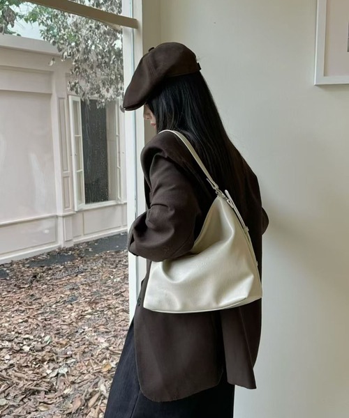 NuNuNa(ヌヌナ)の「【NuNuNa】2WAY合成皮革ショルダーバッグ(ショルダーバッグ・レディース・ブラウン/キャメル/ブラック/アイボリー・FREE)」の9枚目の写真